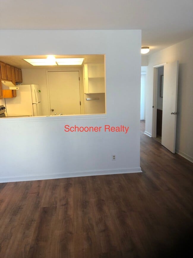 Building Photo - CHARMING 2-STORY TOWNHOUSE IN DESIRABLE SA...