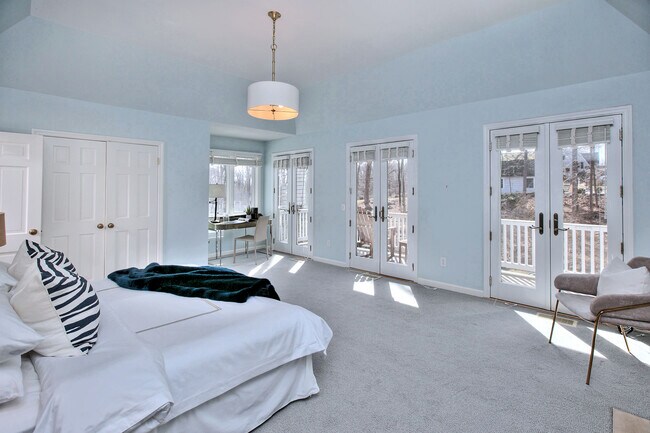 Building Photo - 562 Canoe Hill Rd