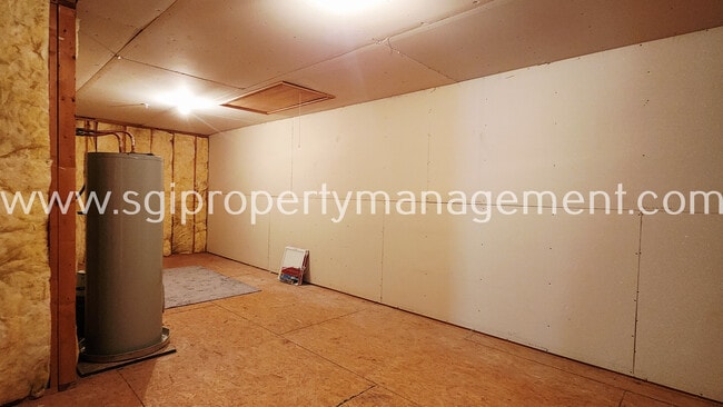 Building Photo - 678 S Charles St