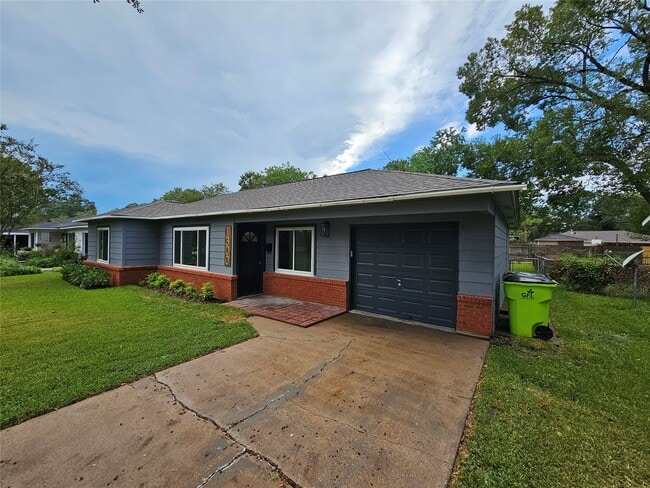 Building Photo - 1300 Lawrence St