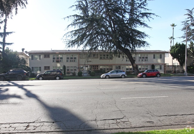 Building Photo - 4420 Los Feliz Blvd