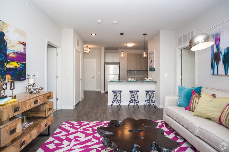 2BR, 2BA - 951 SF - Spoke Apartments