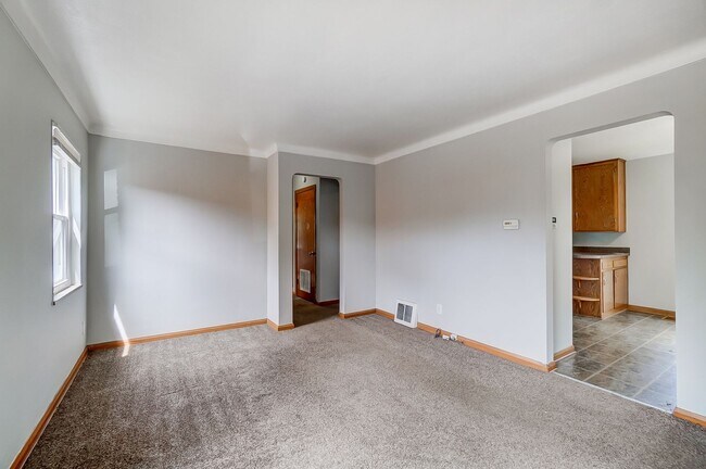 Building Photo - 347 Darrow Ave