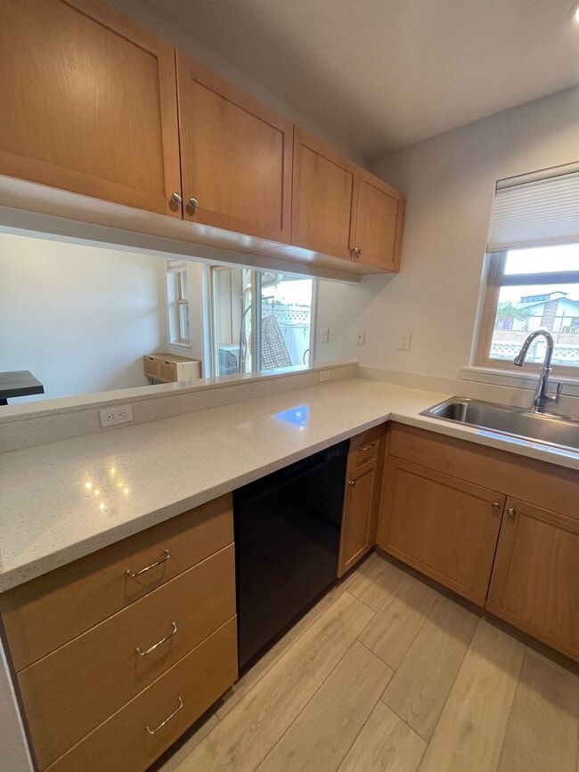 Building Photo - Fully Furnished 3 Bedroom/2.5 Bath Kahoma ...
