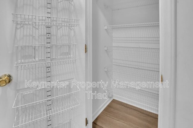 Building Photo - 16 Raelans Cir