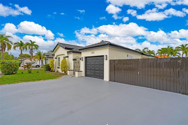 Building Photo - 803 NW 133rd Ct