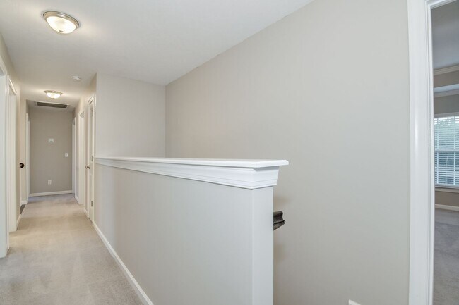 Building Photo - 4 Bedroom 2.5 Bath Canterbury Farms