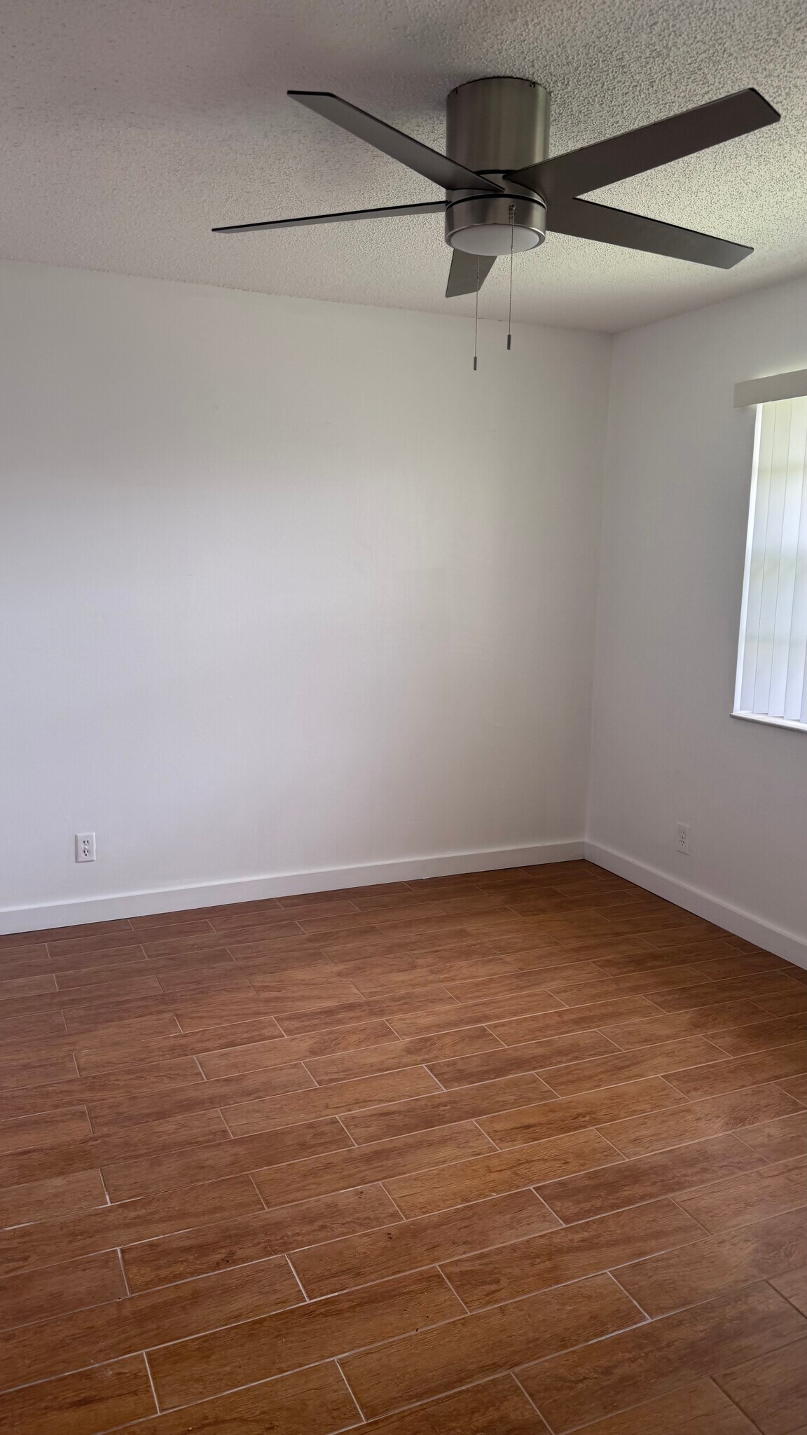 Building Photo - 9952 Twin Lakes Dr