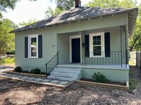 Building Photo - Adorable Home Near Downtown Mooresville!