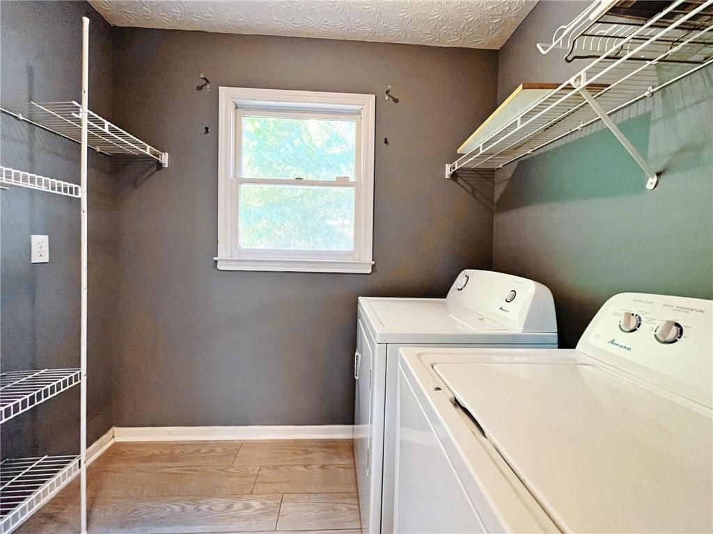 Building Photo - 3060 Oak Meadow Dr