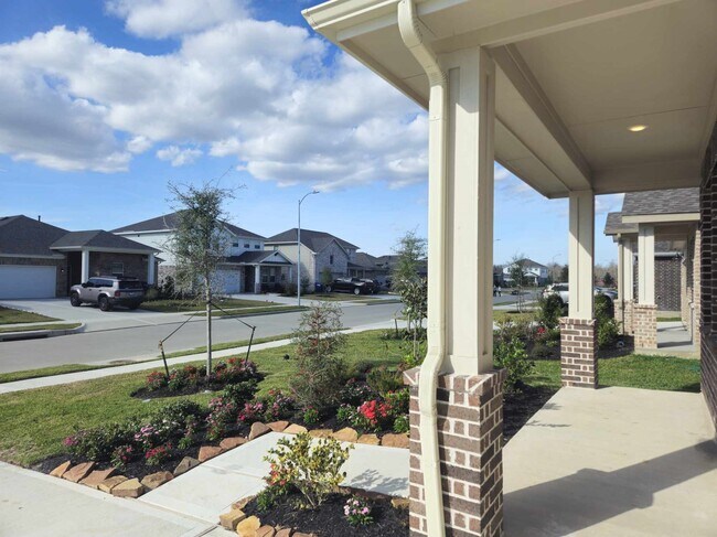 Building Photo - 8414 Bay Oaks Dr