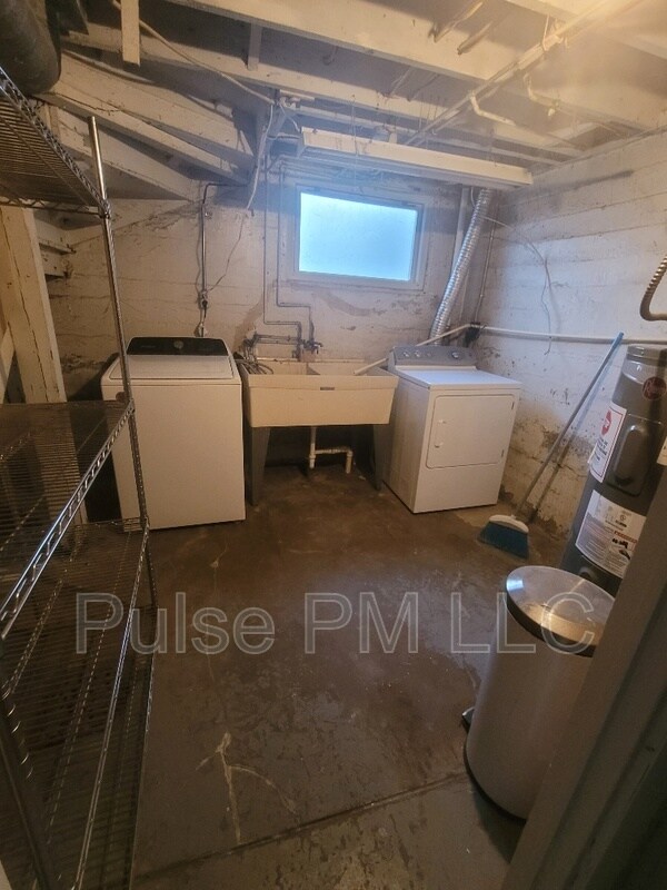 Building Photo - 2222 Oakland Ave