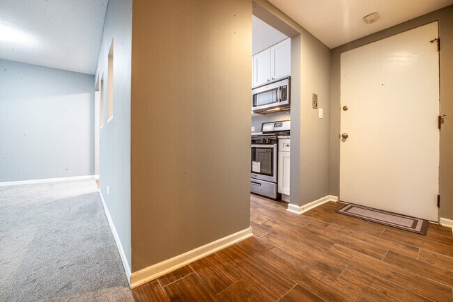 Building Photo - 5101 Carriage Way Dr