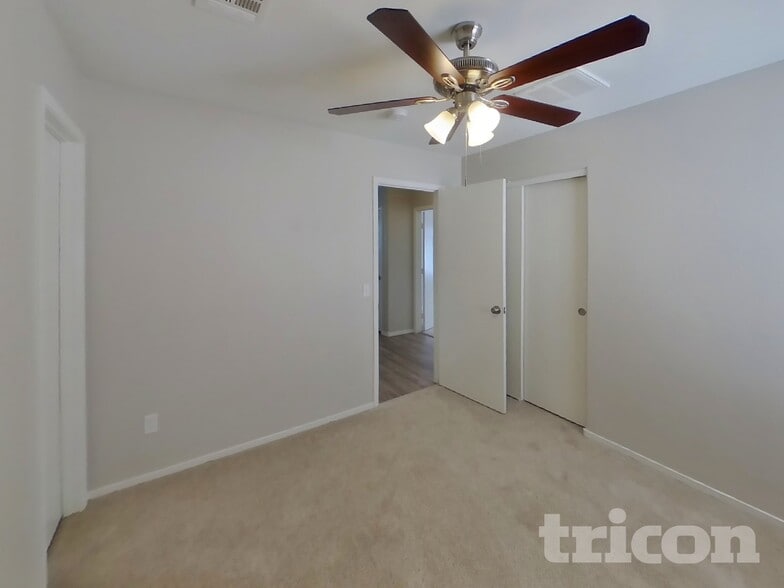 Building Photo - 7900 Hornbeam Ct