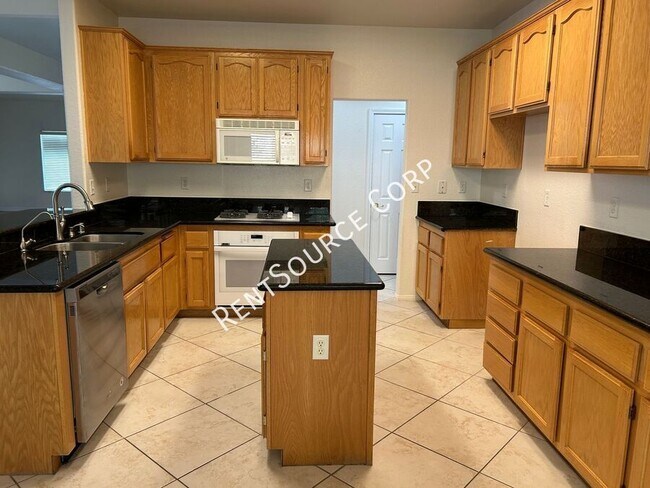 Building Photo - 39821 Sunstar St