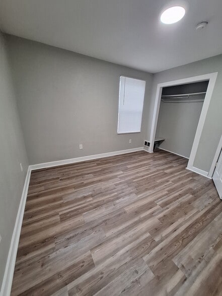 Building Photo - 627 E 7th Ave