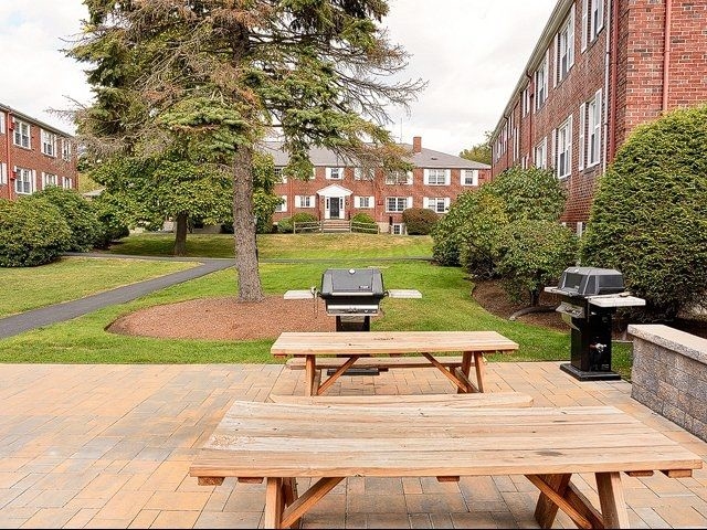 Grill/Picnic Area - Captain Parker Arms