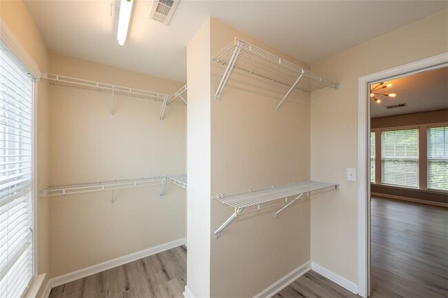 Building Photo - 331 Balaban Cir