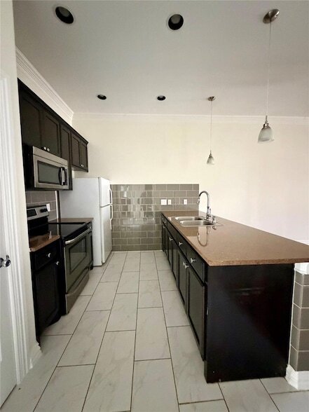 Building Photo - 398 Mesa Dr