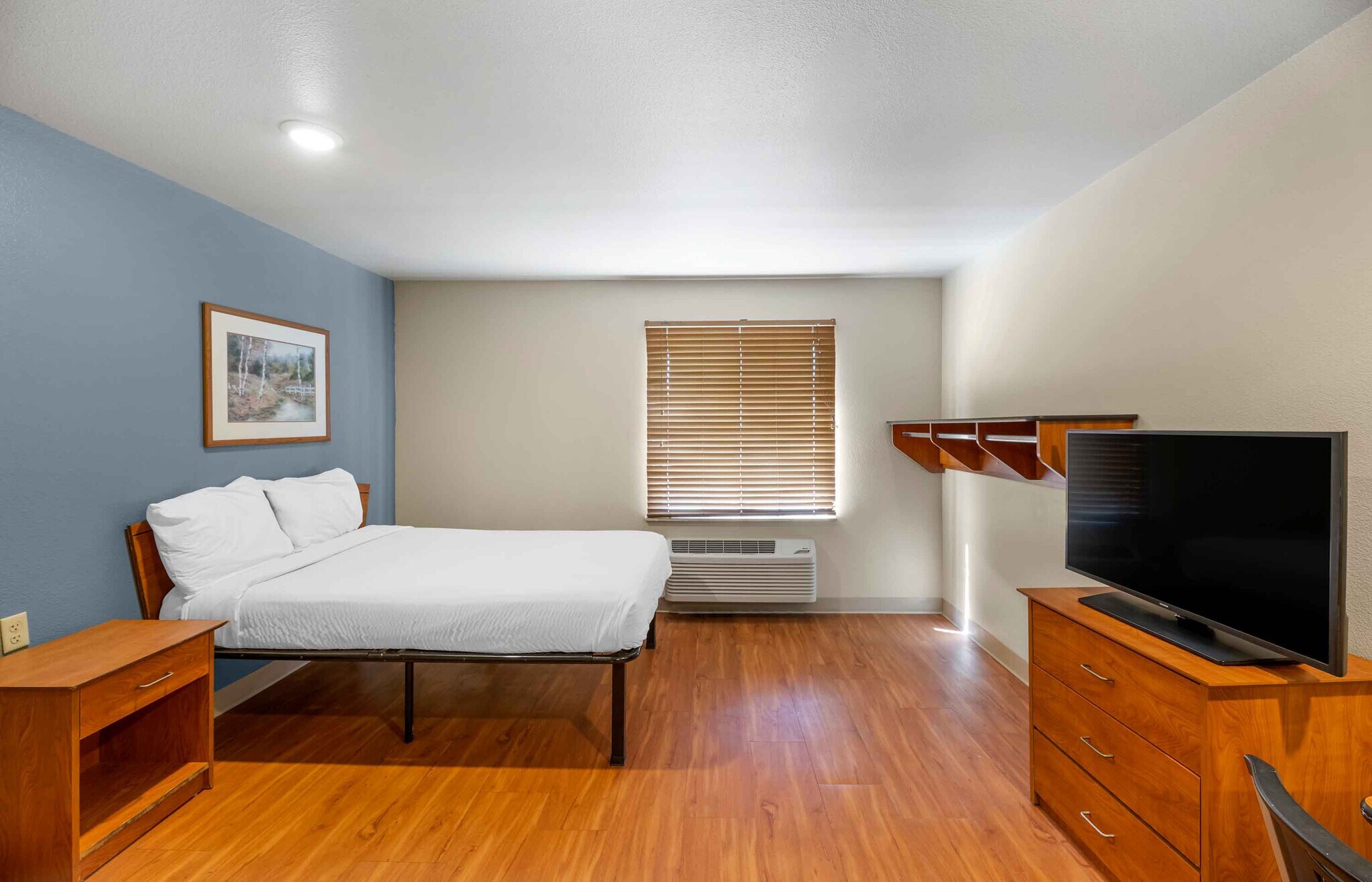 Building Photo - Furnished Studio-Lubbock - South