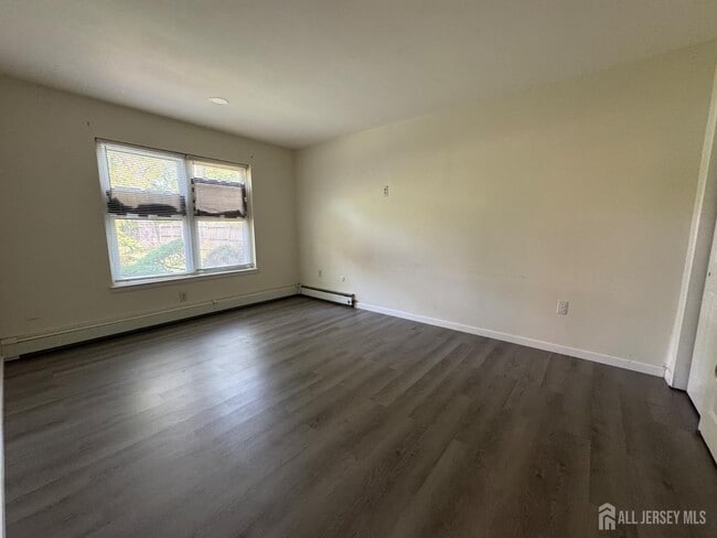 Building Photo - 289 Main St