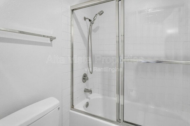 Building Photo - 8878 Regents Rd