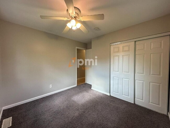 Building Photo - 380 Lahonda Dr
