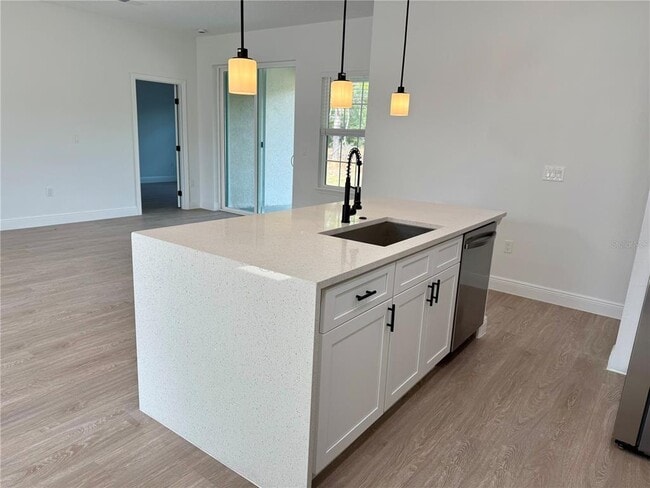 Building Photo - 1393 W Lorraine Dr