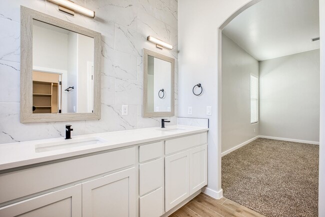 Building Photo - Beautiful East side House 4 bed-2.5 baths, part of The  Club that includes Swimming Pool, Gym, Te...