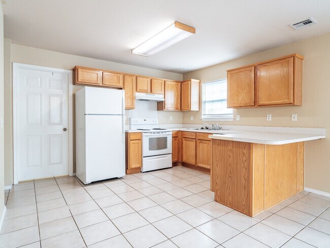 Building Photo - 1102 NW Lincoln Ct