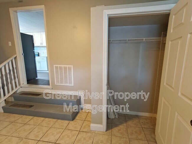 Building Photo - 146 Phoenetia Dr