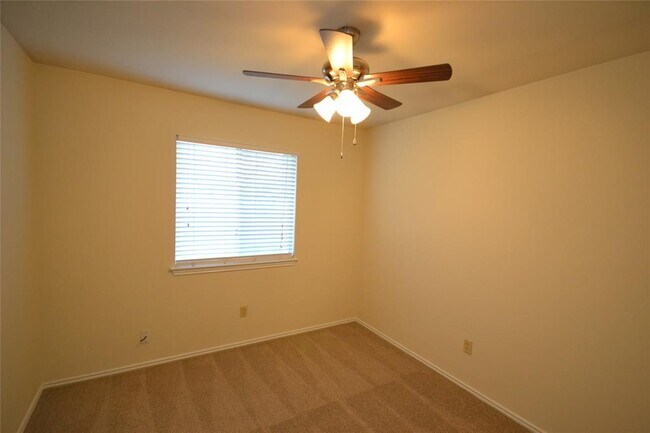 Building Photo - 605 Elder Way