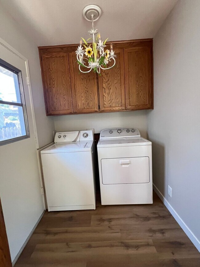 Building Photo - Charming 2-bedroom Menlo Park Cottage