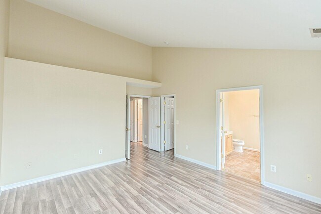 Building Photo - 18541 Sierra Springs Square