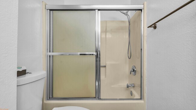 Building Photo - 2809 Los Felices Cir E