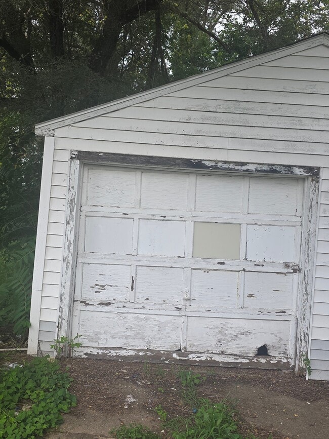 Building Photo - 1021 Maple St
