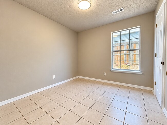 Building Photo - 2678 Brookside St