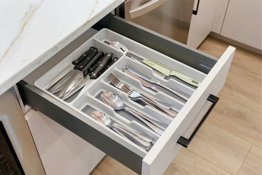 Building Photo - 2344 W Polk St