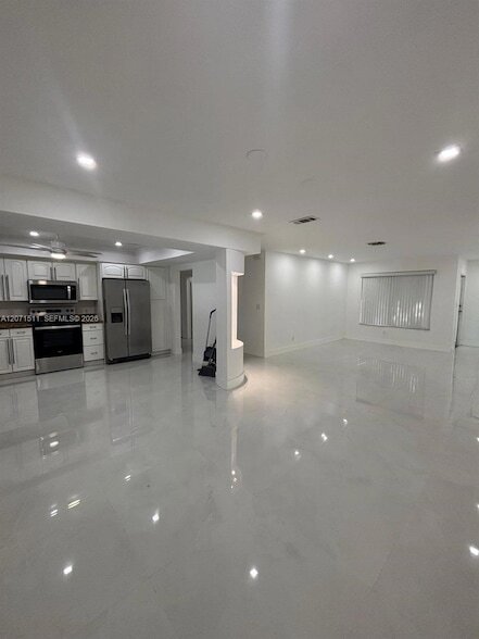 Building Photo - 12253 SW 82nd Ave