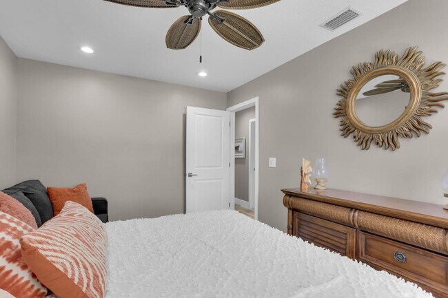 Building Photo - 60 Pelican Pointe Dr