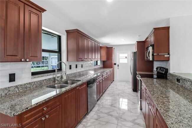 Building Photo - 18659 Sarasota Rd