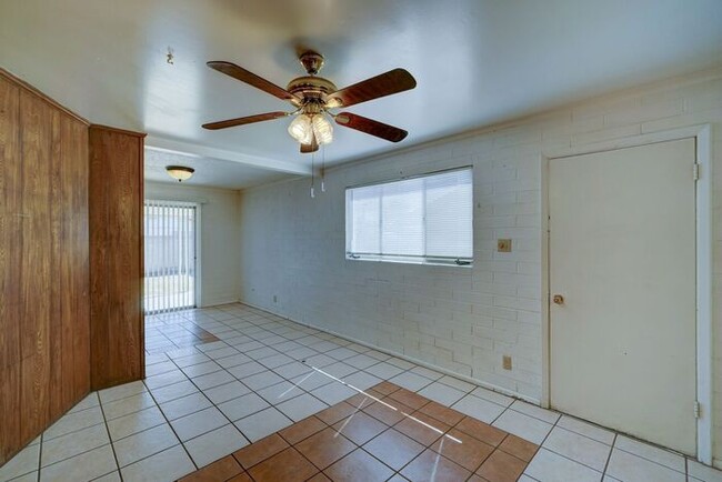 Building Photo - $500 OFF FIRST MONTH RENT! READY TO VIEW N...