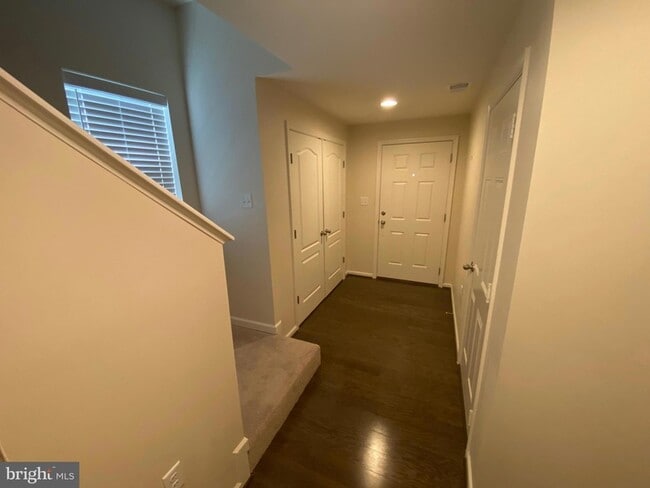 Building Photo - 37 Cecily Way