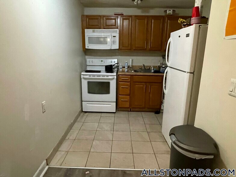 Building Photo - 84 Gardner St