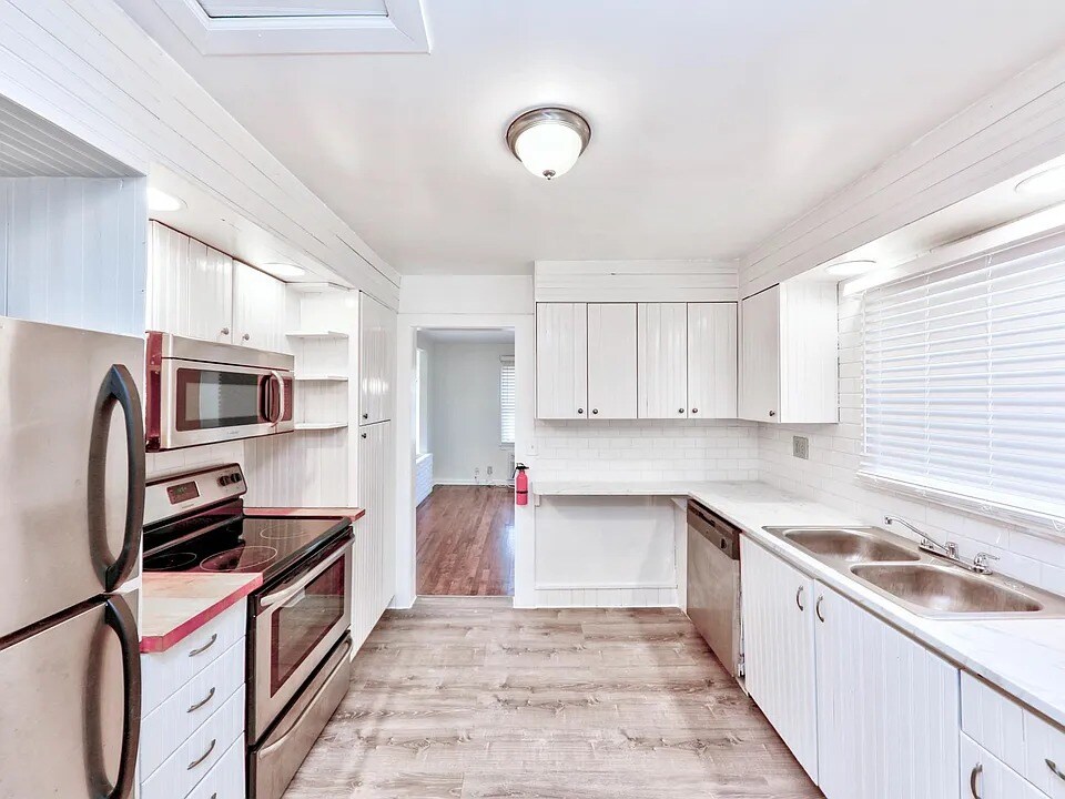 Building Photo - 1231 Longwood St