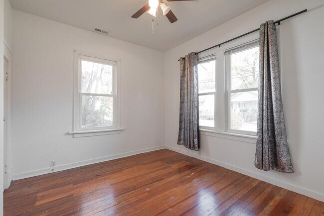 Building Photo - 1323 Columbia St