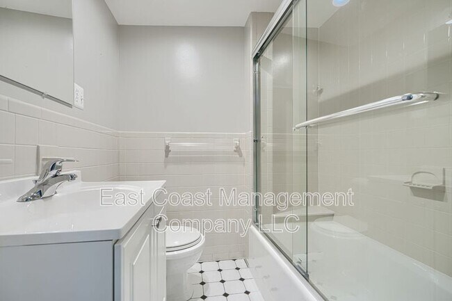 Building Photo - 724 S Hanover St