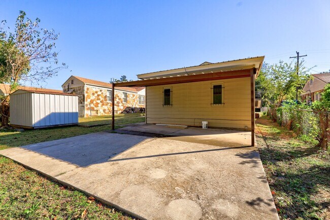 Building Photo - 3 Bed 2 Bath close to OU Med Center