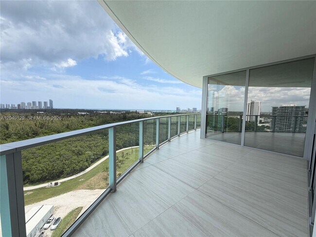 Building Photo - 2411 Laguna Cir