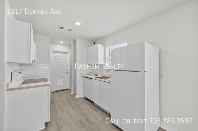 Building Photo - 1317 Denver Ave